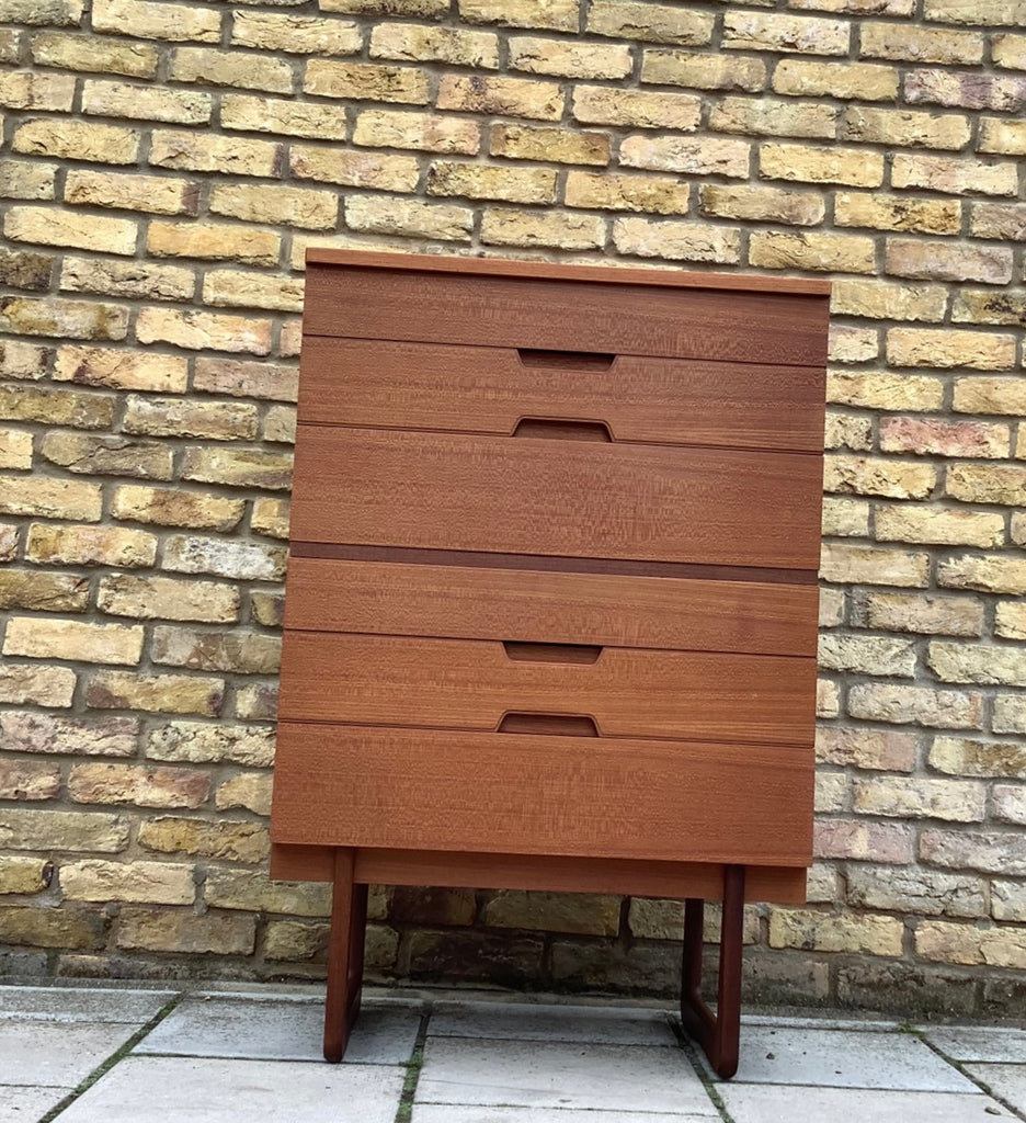 Uniflex Q Range chest of drawers by Gunther Hoffstead .