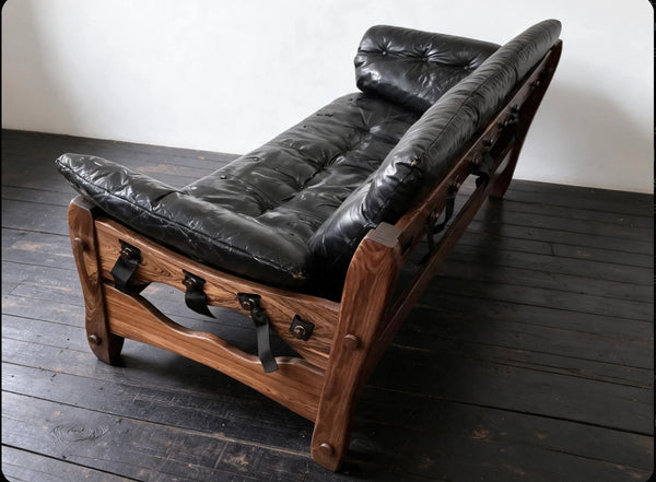 Don Shoemaker Descanso Sofa