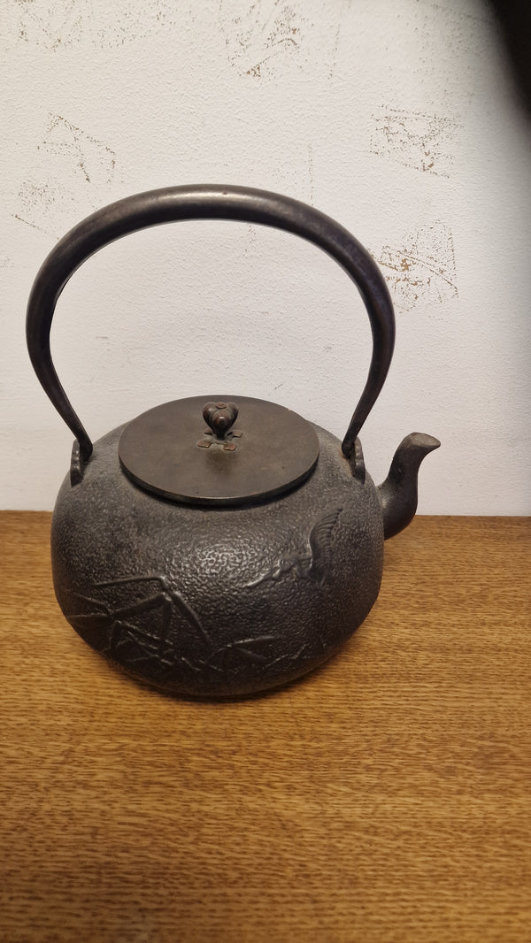 Vintage Japanese cast iron kettle (tetsubin),