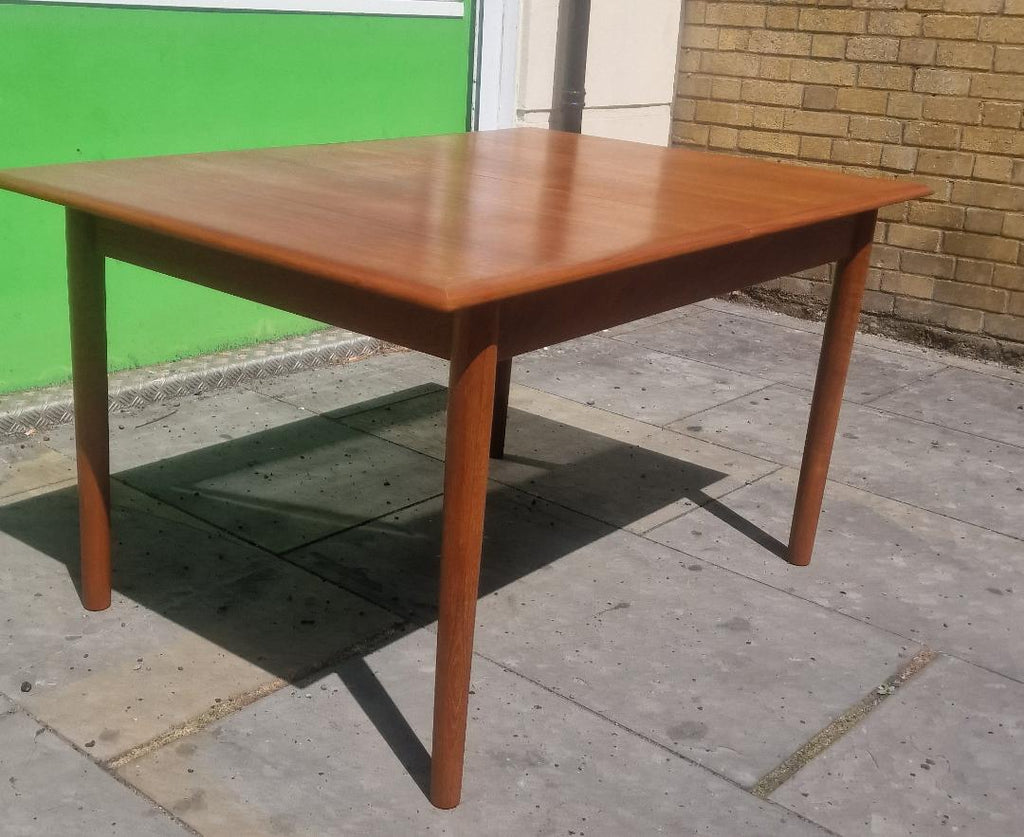 1960s extendable teak dining table by Dalescraft