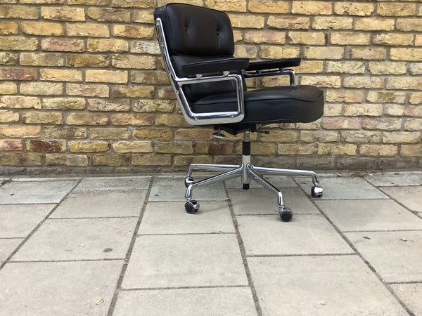 Classic Charles & Ray Eames Time Life office chair