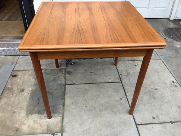1960’s Danish drawleaf dinning table